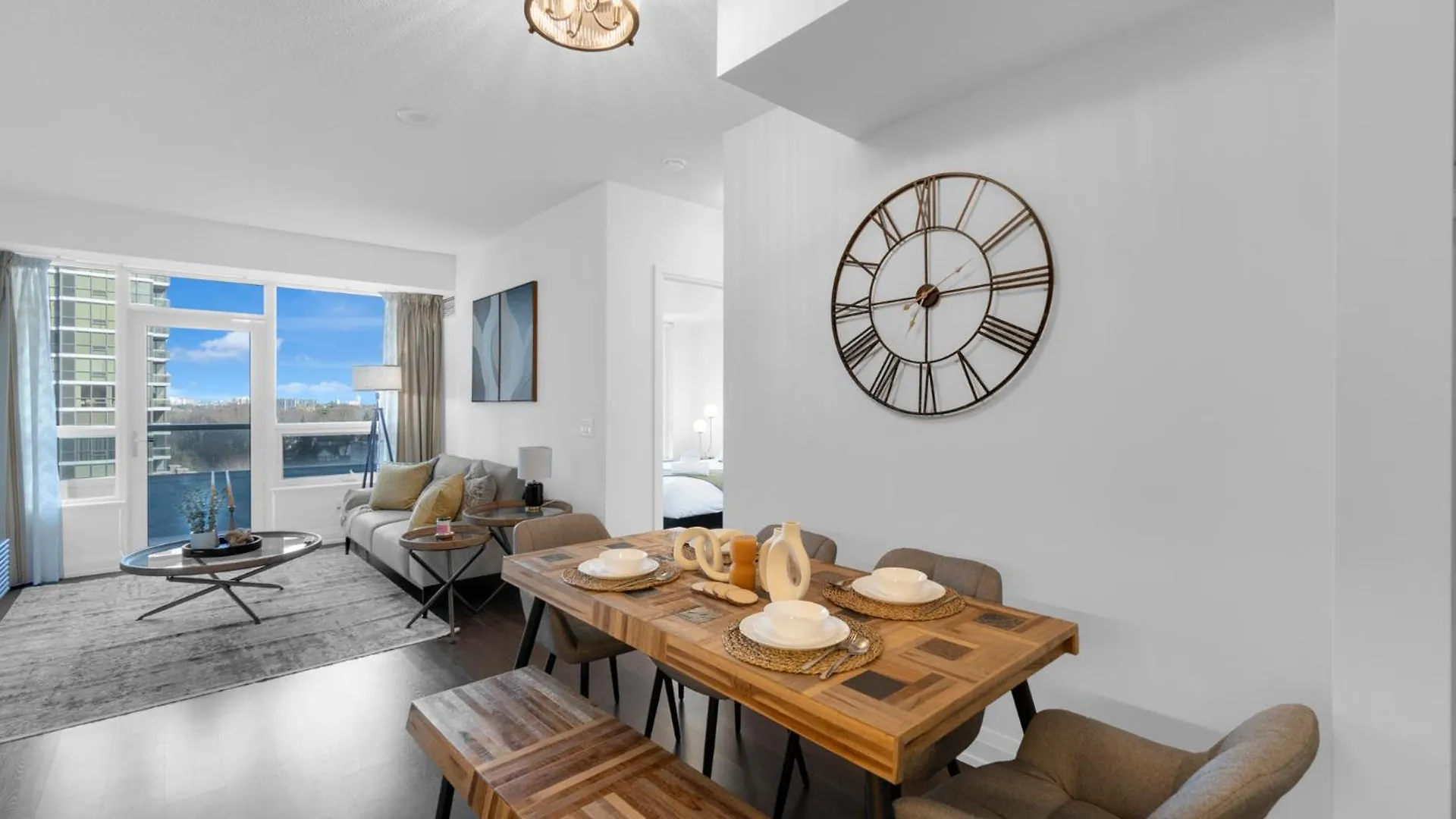 Apartment Luxury 2Br - Subway/Pool/Gym/Sauna + Free Parking Toronto