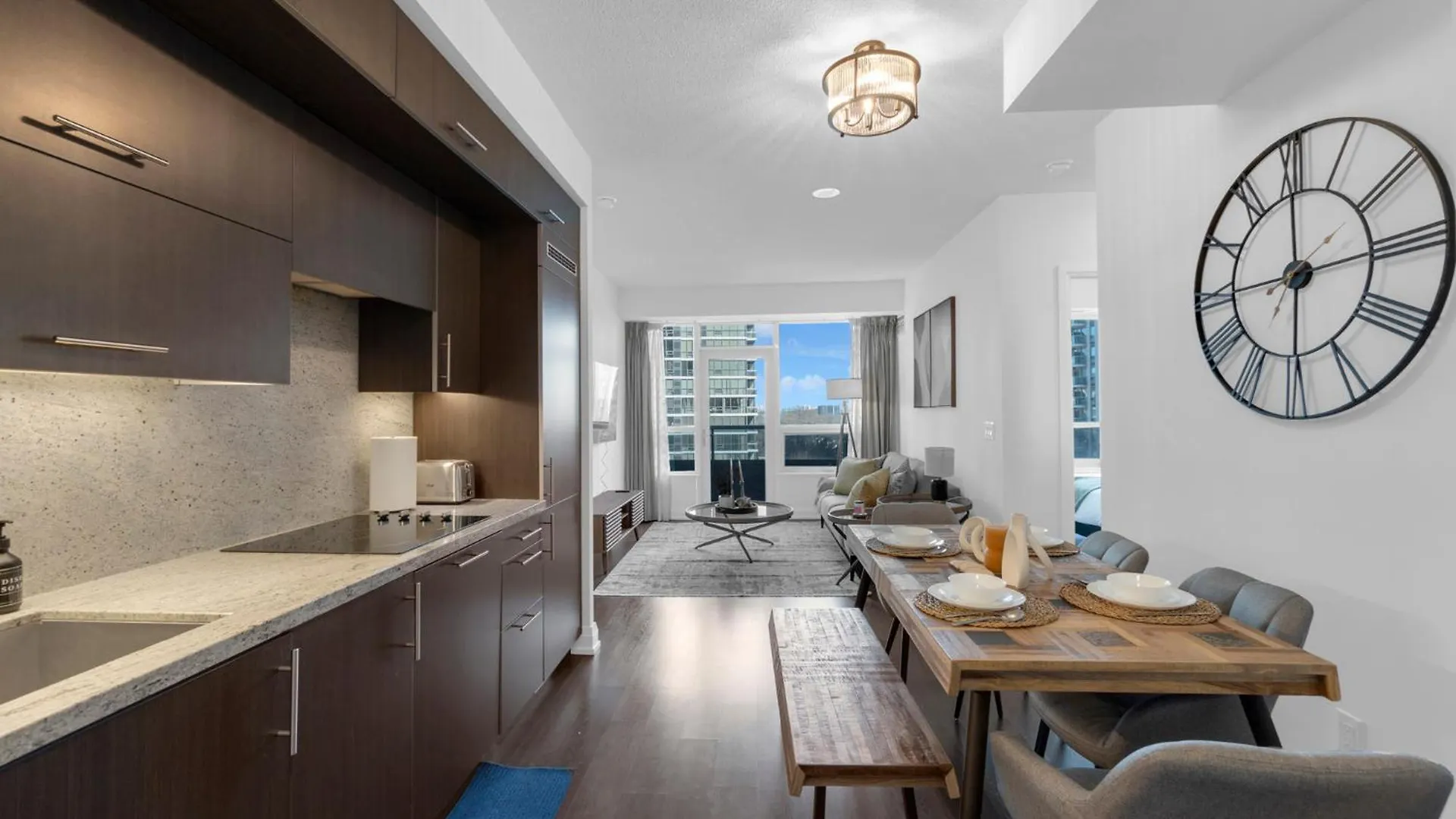 Luxury 2Br - Subway/Pool/Gym/Sauna + Free Parking Toronto