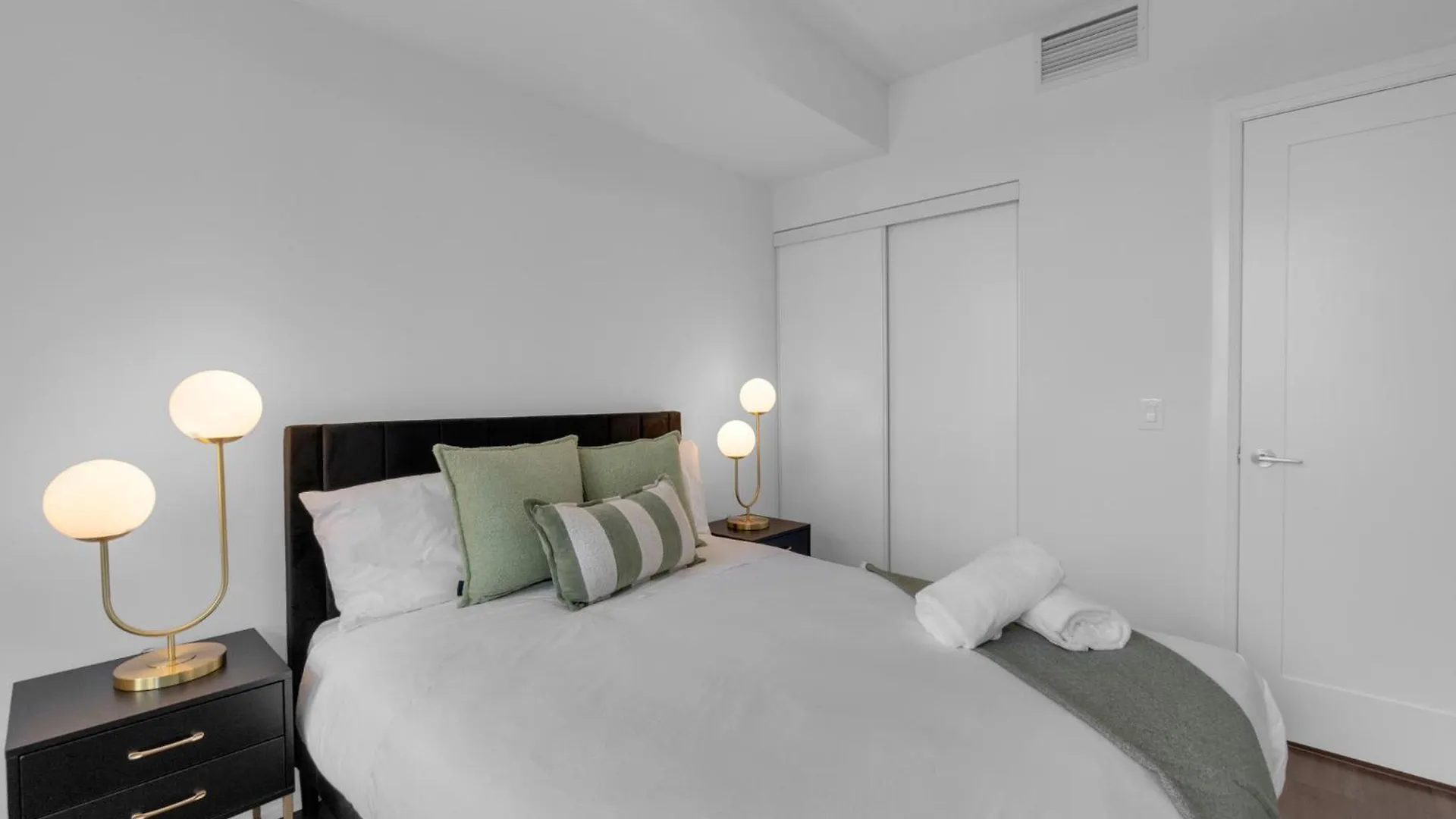 Apartmán Luxury 2Br - Subway/Pool/Gym/Sauna + Free Parking Toronto