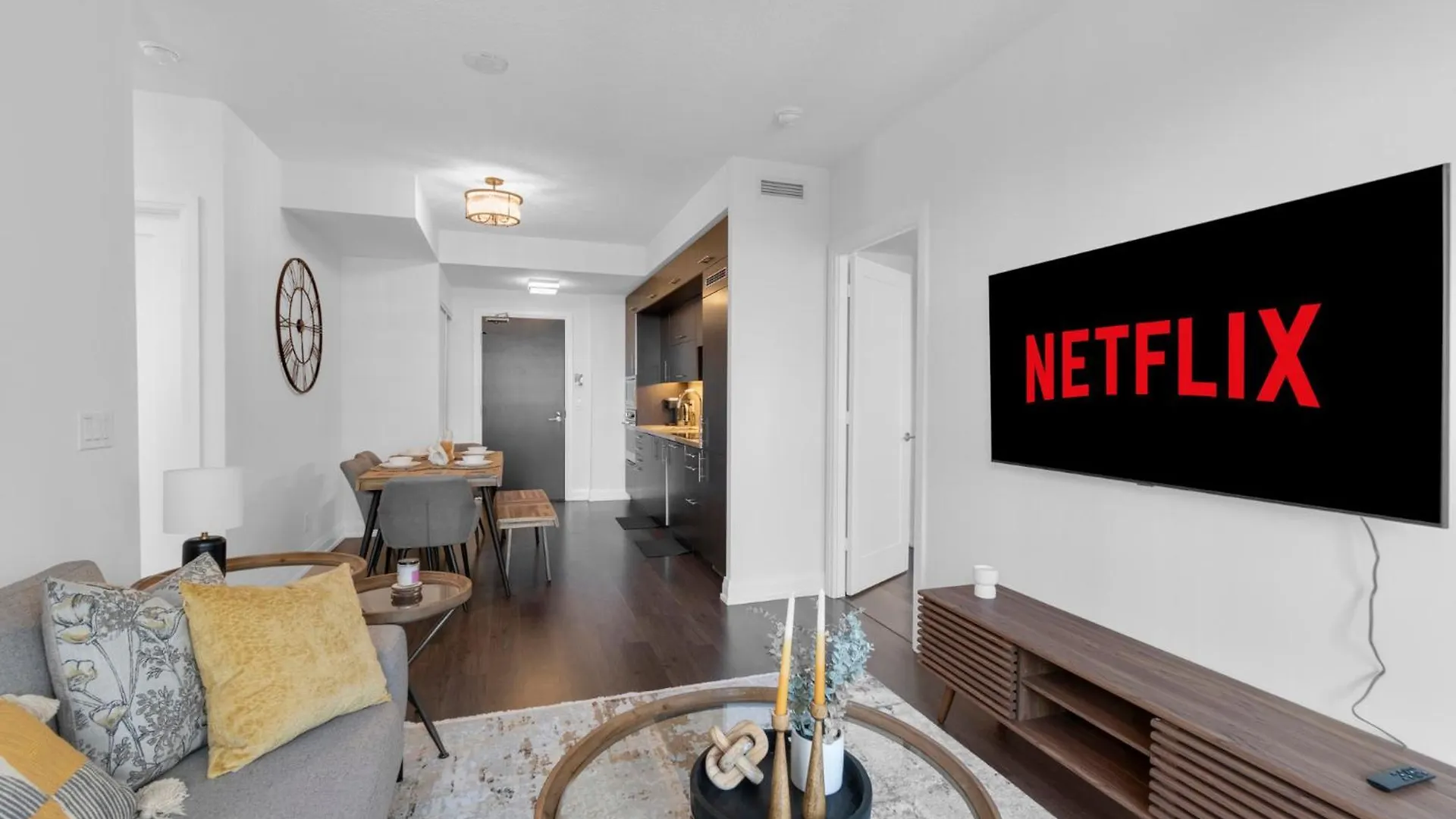 Luxury 2Br - Subway/Pool/Gym/Sauna + Free Parking Toronto Apartmán